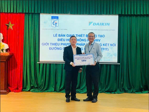 Two men standing on a stage holding a certificateAI-generated content may be incorrect.