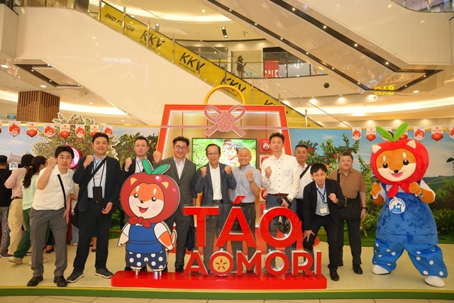 JA ZENNOH AOMORI tổ chức sự kiện quảng bá Táo Aomori tại AEON MALL Tân Phú Celadon